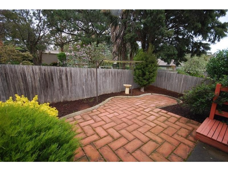 2/1a Jones Avenue, Mount Clear VIC 3350