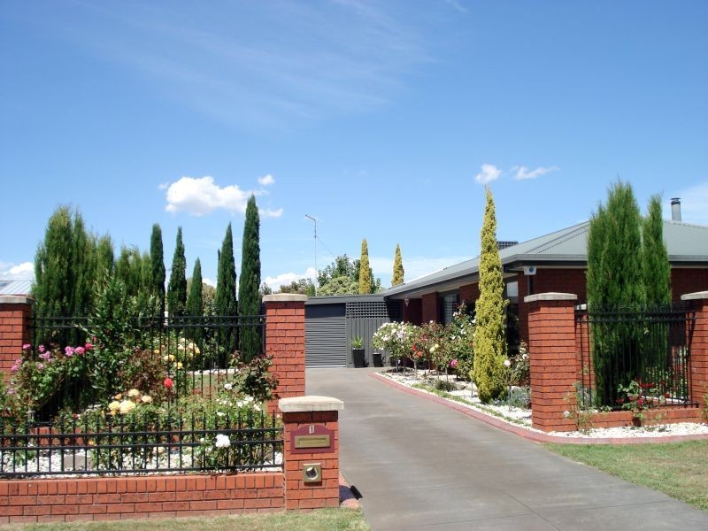 1 Lynbrae Court, Sebastopol VIC 3356