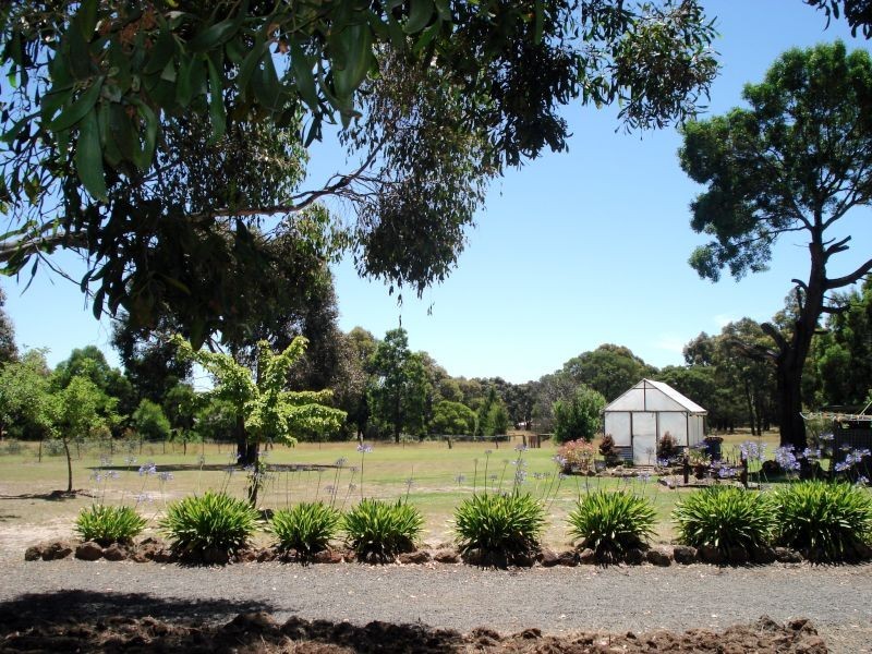 158 Clarkes Road, Enfield VIC 3352