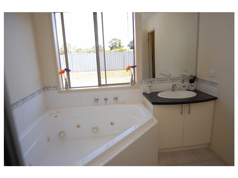 240 Howe Street, Miners Rest VIC 3352