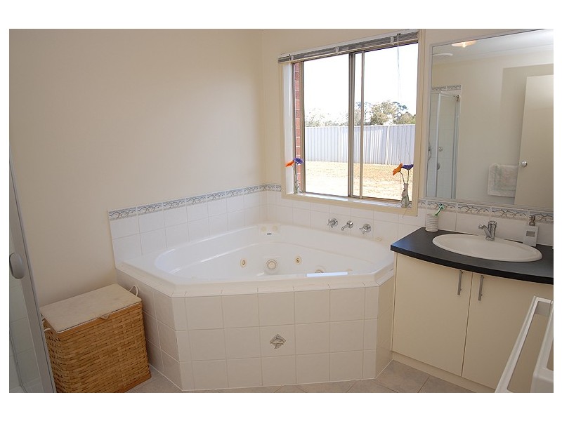 240 Howe Street, Miners Rest VIC 3352