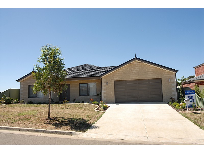 15 Waterford Drive, Miners Rest VIC 3352