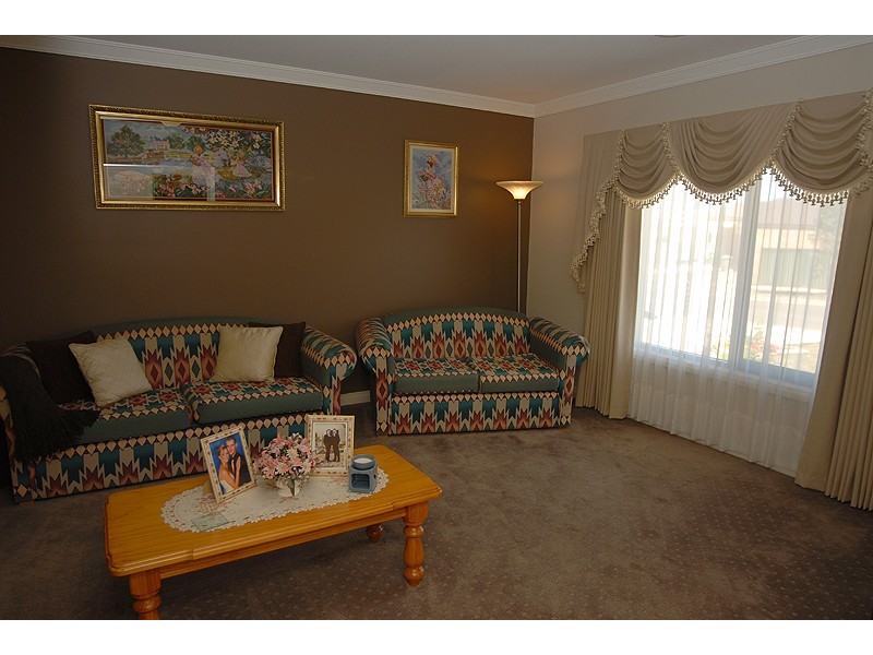 15 Waterford Drive, Miners Rest VIC 3352