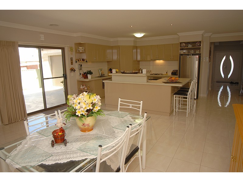 15 Waterford Drive, Miners Rest VIC 3352