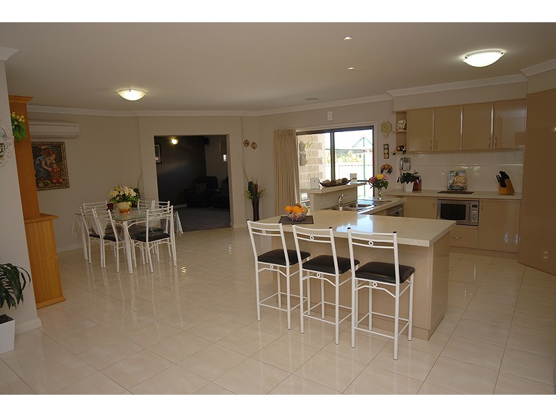 15 Waterford Drive, Miners Rest VIC 3352