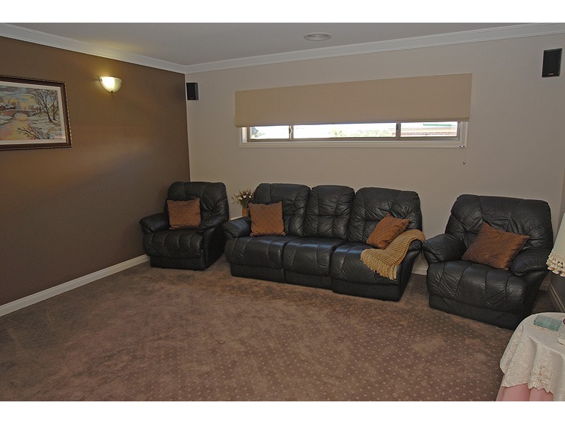 15 Waterford Drive, Miners Rest VIC 3352