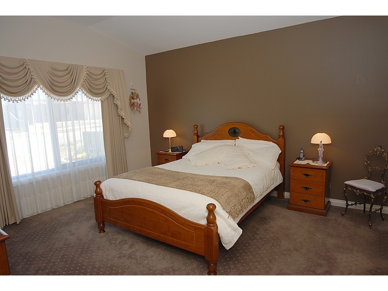 15 Waterford Drive, Miners Rest VIC 3352