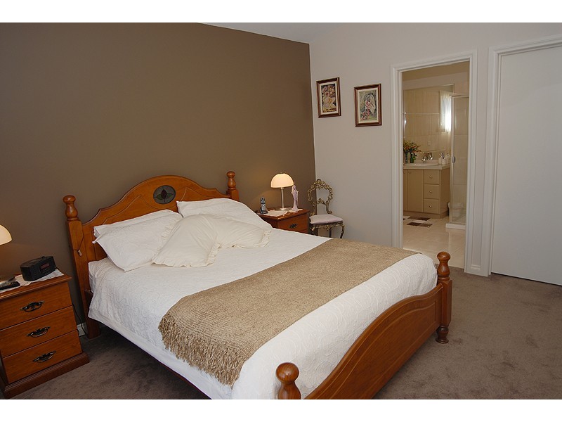 15 Waterford Drive, Miners Rest VIC 3352