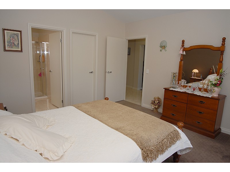 15 Waterford Drive, Miners Rest VIC 3352
