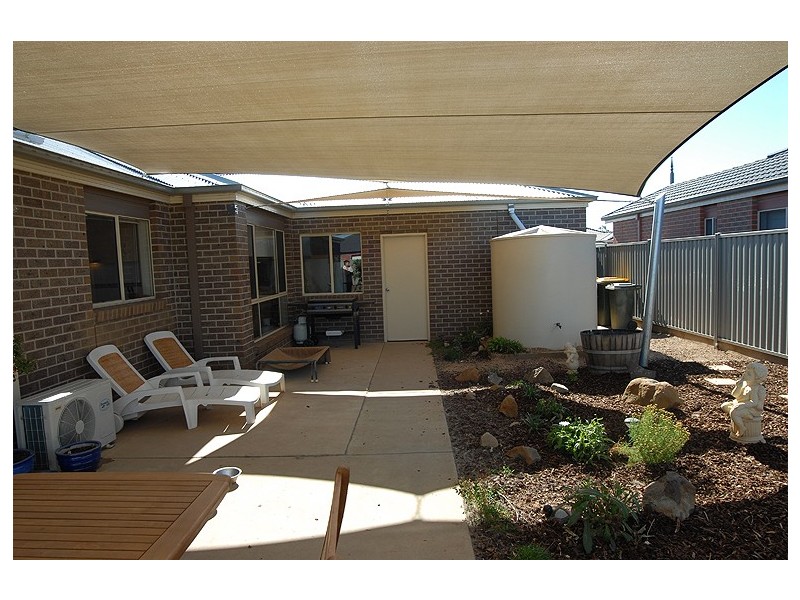 4 Manna Boulevard, Delacombe VIC 3356