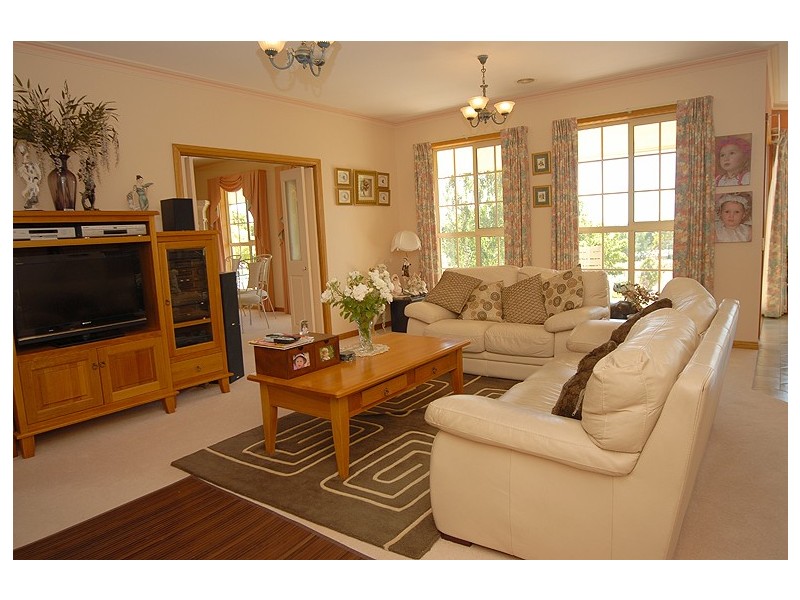 9 Charles Scorer Court, Ballarat VIC 3350