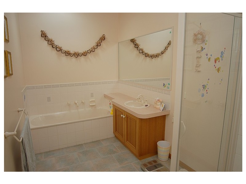 9 Charles Scorer Court, Ballarat VIC 3350