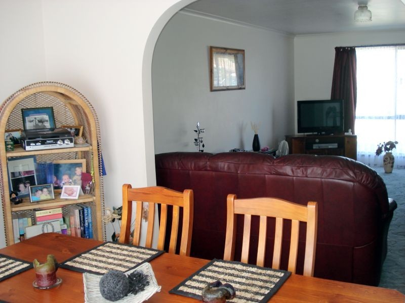 1/2 Cedric Street, Wendouree VIC 3355