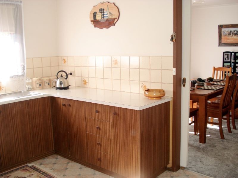 1/2 Cedric Street, Wendouree VIC 3355