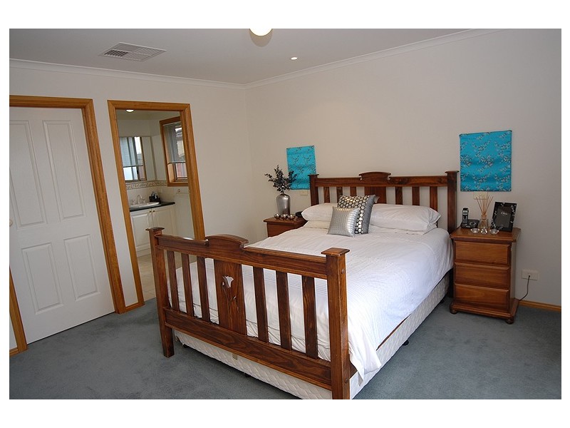 229 Whitelaw Avenue, Delacombe VIC 3356