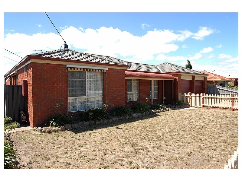 8 Langham Road, Wendouree VIC 3355