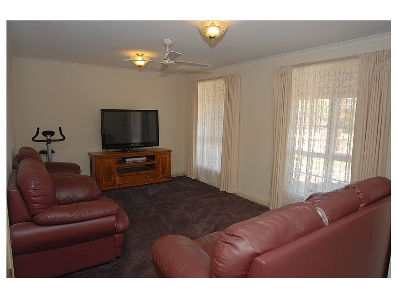 8 Langham Road, Wendouree VIC 3355