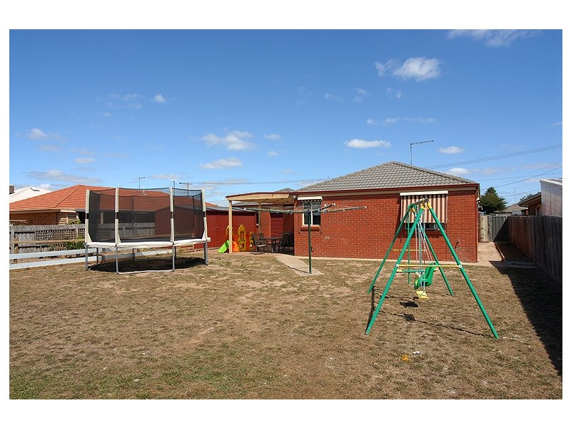 8 Langham Road, Wendouree VIC 3355