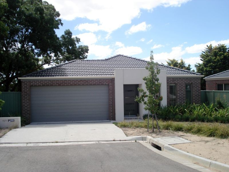 8 Calloway Close, Miners Rest VIC 3352