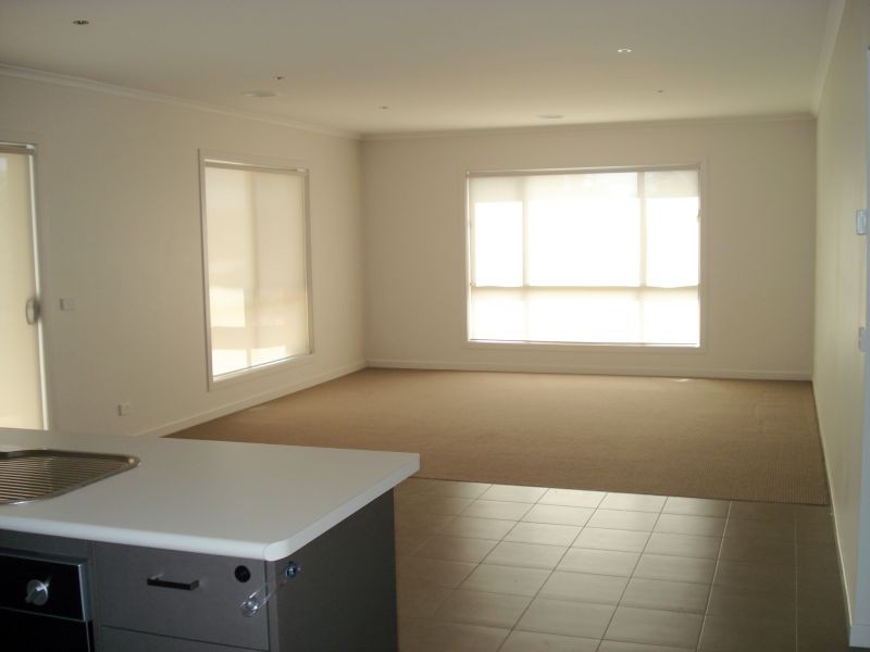 8 Calloway Close, Miners Rest VIC 3352