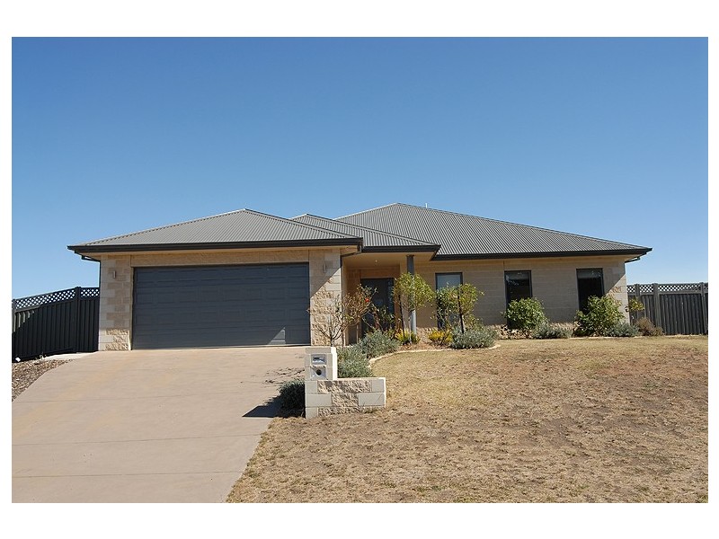 14 Powell Avenue, Cardigan Village VIC 3352