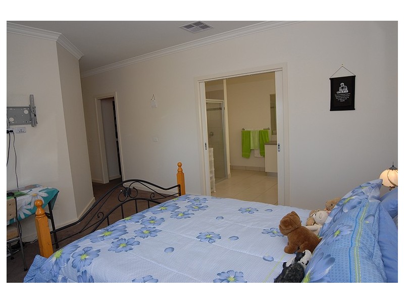 14 Powell Avenue, Cardigan Village VIC 3352