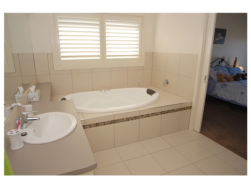 14 Powell Avenue, Cardigan Village VIC 3352