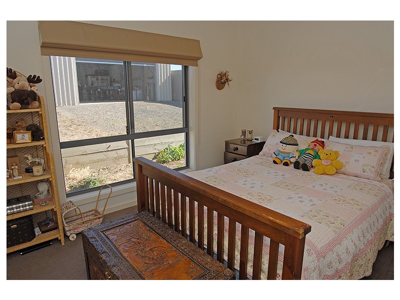 14 Powell Avenue, Cardigan Village VIC 3352