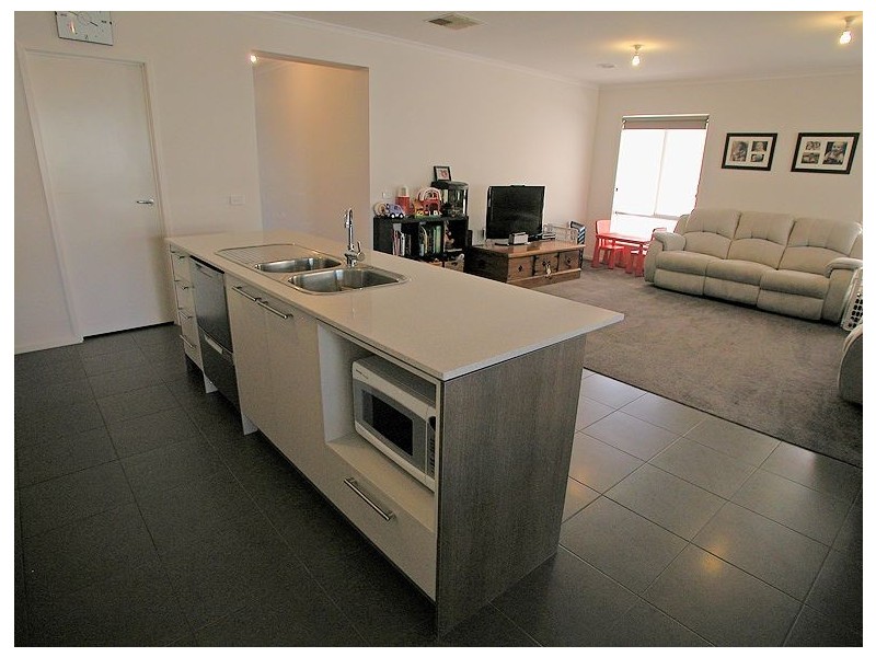 17 Canadian Crescent, Canadian VIC 3350