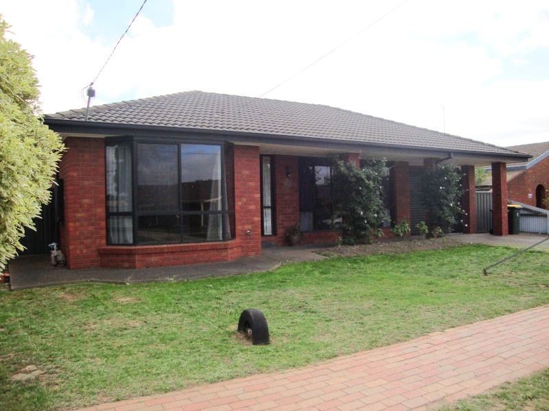 44 Langestaffe Drive, Wendouree VIC 3355