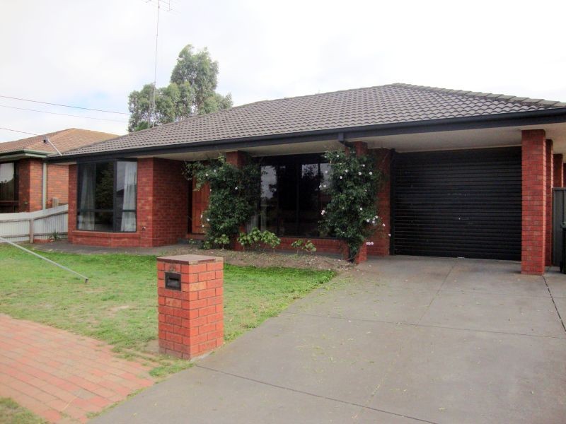 44 Langestaffe Drive, Wendouree VIC 3355