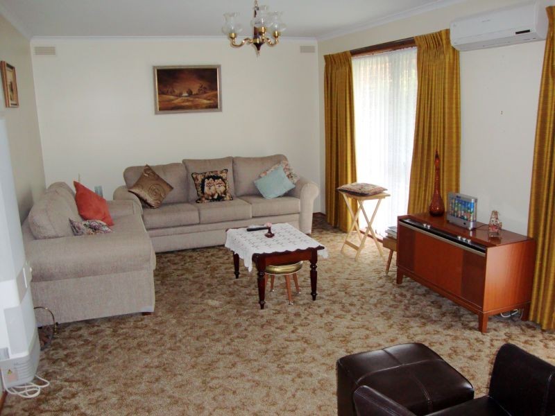 5 Stuart Court, Canadian VIC 3350