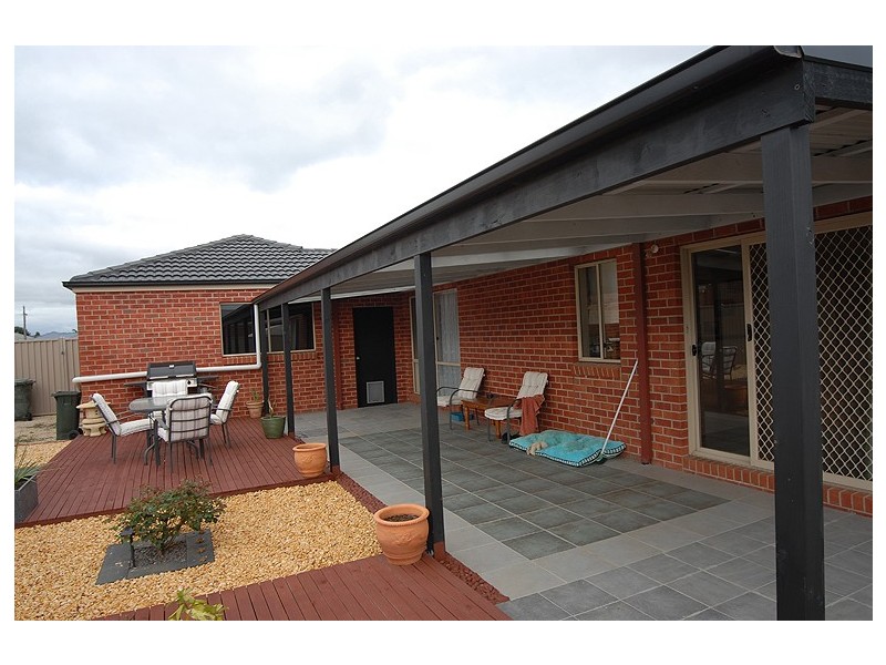 6 Barton Close, Delacombe VIC 3356