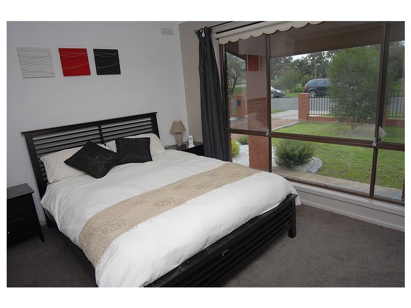 9 Whitelaw Avenue, Delacombe VIC 3356