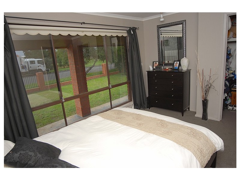 9 Whitelaw Avenue, Delacombe VIC 3356