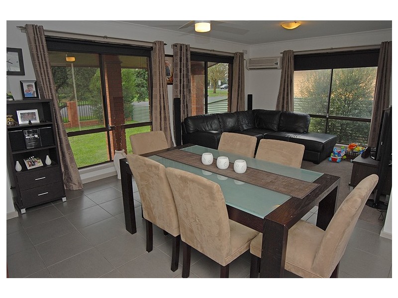 9 Whitelaw Avenue, Delacombe VIC 3356