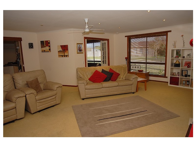 14 Sidbury Avenue, Wendouree VIC 3355