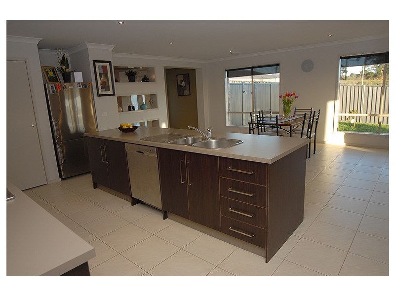 19 Chilton Close, Delacombe VIC 3356