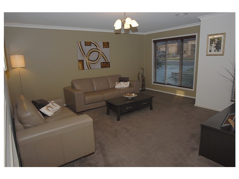 19 Chilton Close, Delacombe VIC 3356