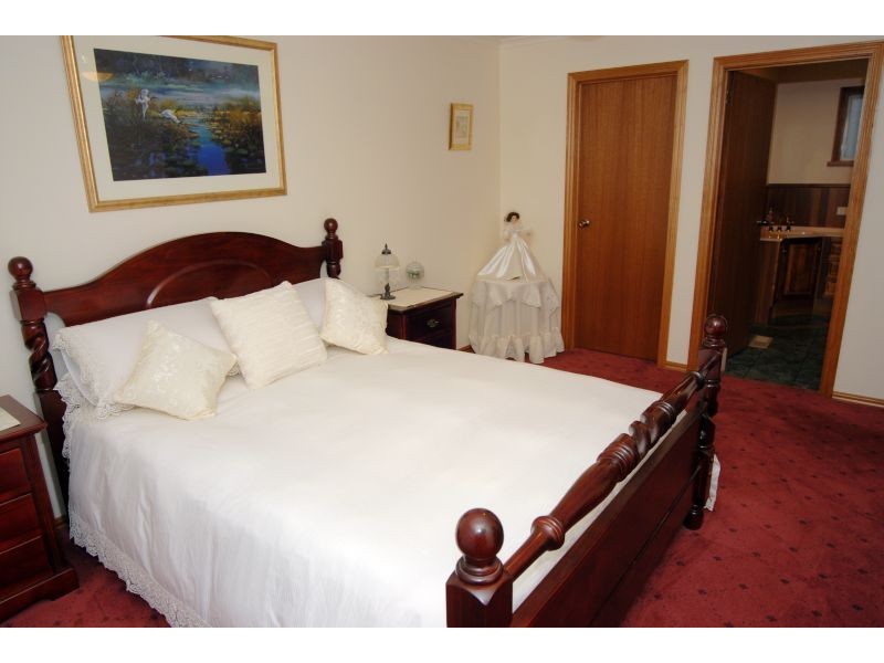 9 Burr Street, Miners Rest VIC 3352