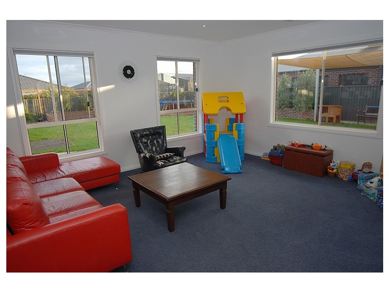 4 Suffolk Court, Alfredton VIC 3350