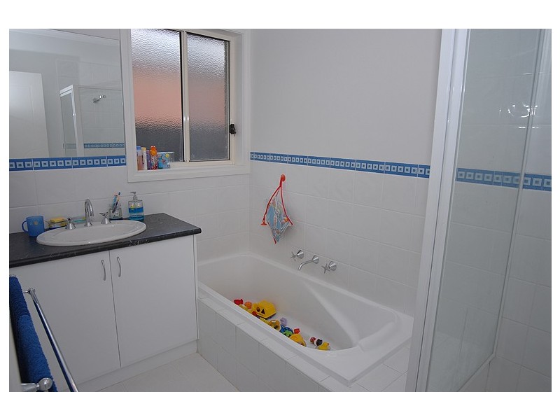 4 Suffolk Court, Alfredton VIC 3350