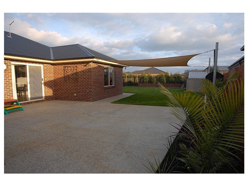 4 Suffolk Court, Alfredton VIC 3350