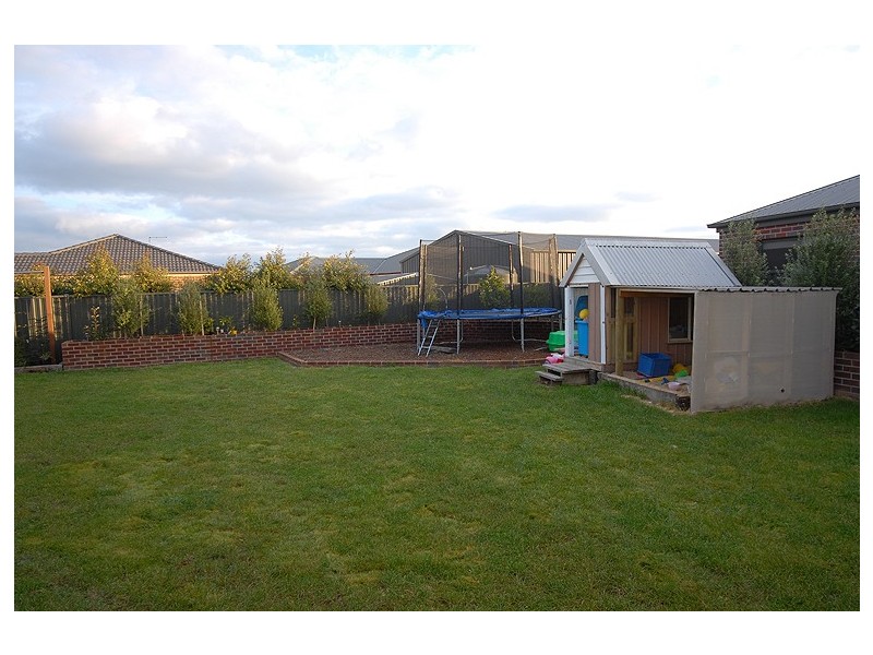 4 Suffolk Court, Alfredton VIC 3350