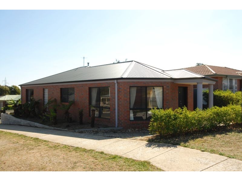 1 Bellbird Court, Mount Helen VIC 3350