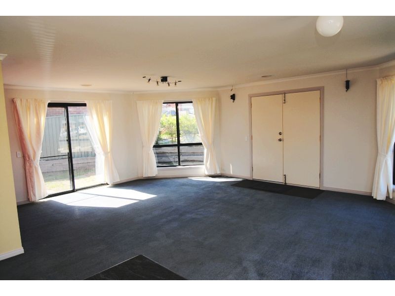 1 Bellbird Court, Mount Helen VIC 3350