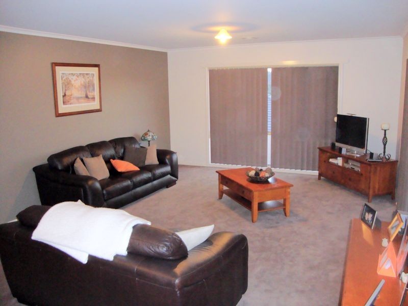 26 Belmar Crescent, Canadian VIC 3350