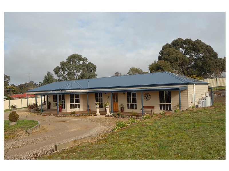 28 Livingstone Street, Beaufort VIC 3373