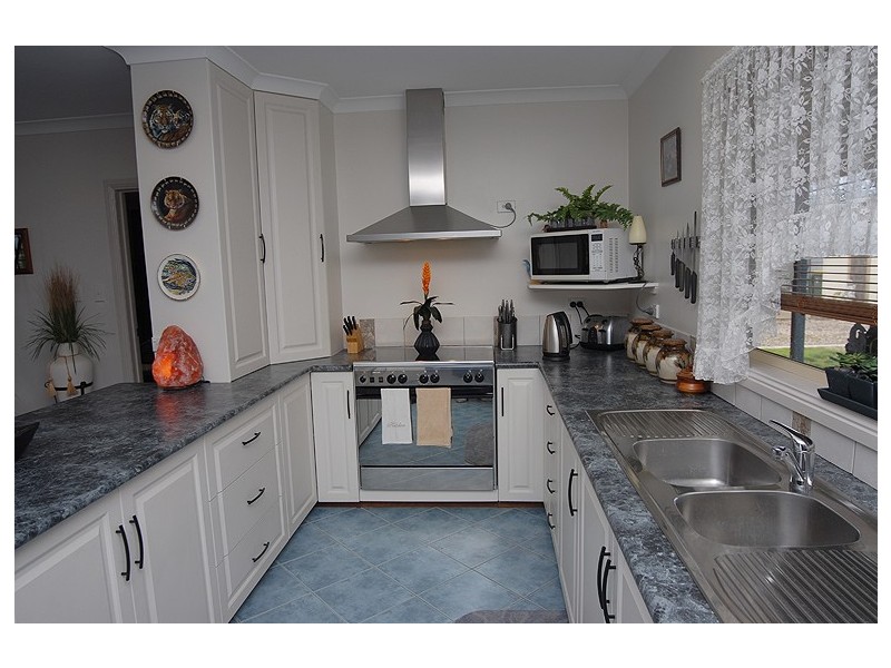 28 Livingstone Street, Beaufort VIC 3373