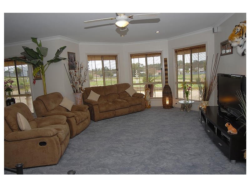 28 Livingstone Street, Beaufort VIC 3373